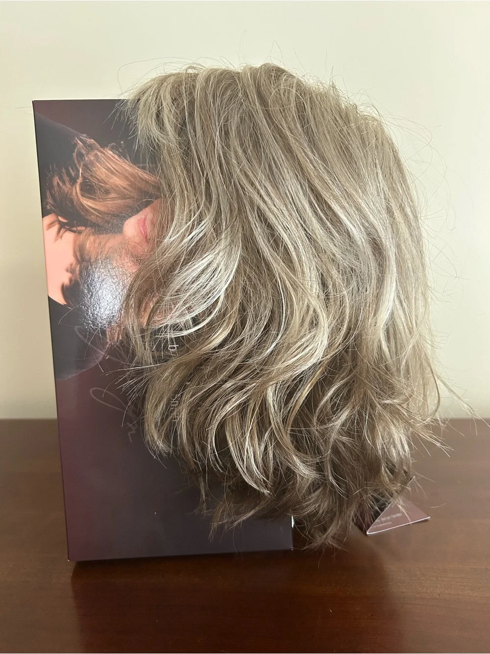 Jaclyn Smith Beachy wig in misty mocha